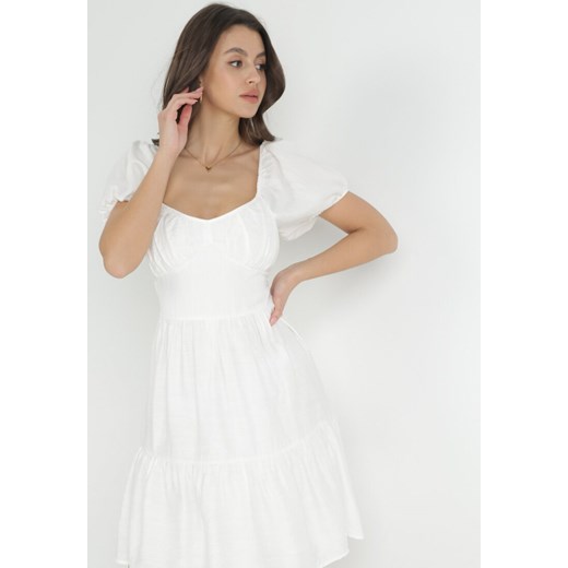 Biała Sukienka Taliowana z Falbanką Fastarisa M okazyjna cena Born2be Odzież