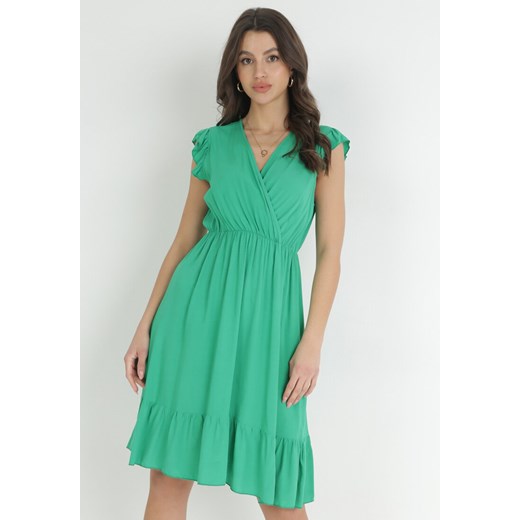 Zielona Wiskozowa Sukienka Mini z Gumką w Talii i Kopertowym Dekoltem Yalemena ze sklepu Born2be Odzież w kategorii Sukienki - zdjęcie 152930499