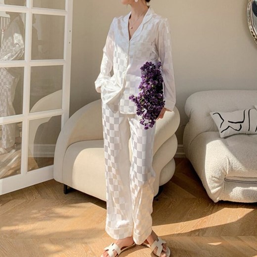 Satynowa piżama damska w szachownicę - Biały / XS ze sklepu Valetta.pl w kategorii Piżamy damskie - zdjęcie 152971418