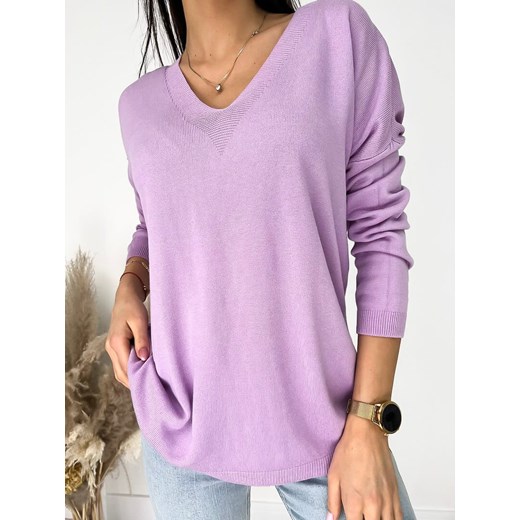 Sweter damski fioletowy Modnakiecka.pl w serek 