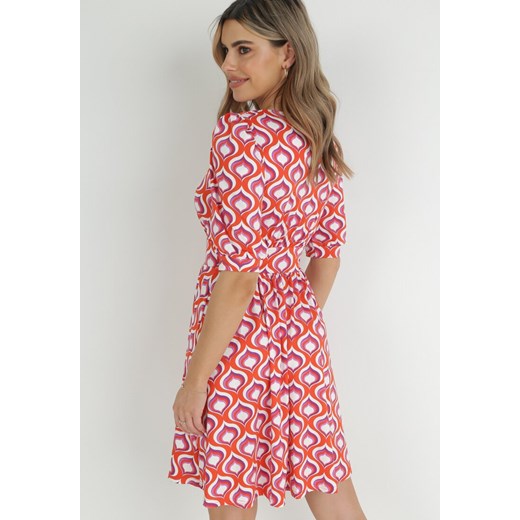 Sukienka Born2be casual w geometryczne wzory z dekoltem w literę v mini