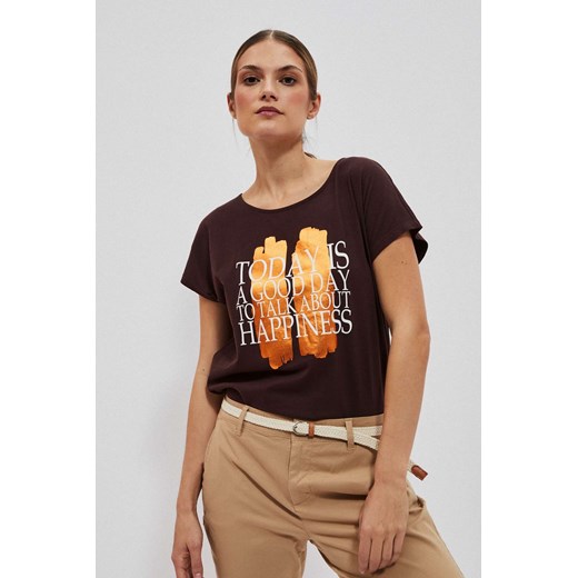 T-shirt z nadrukiem ciemnbrązowy ze sklepu Moodo.pl w kategorii Bluzki damskie - zdjęcie 153050567