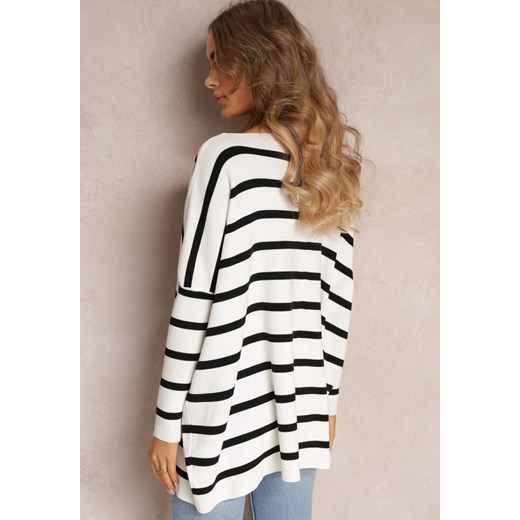 Biały Oversizowy Sweter z Rękawami o Fasonie Nietoperz i Wzorem w Paski Eistauma Renee ONE SIZE promocja Renee odzież