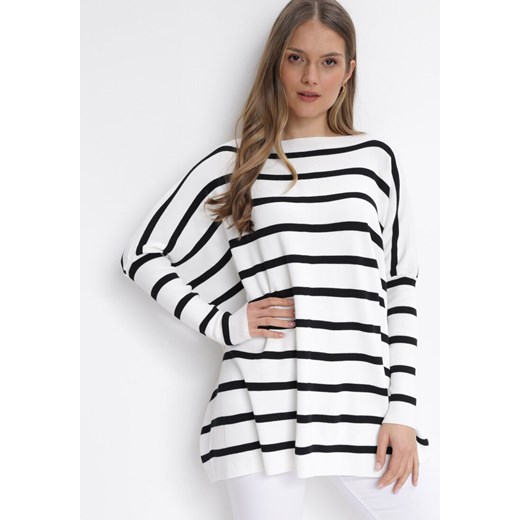 Biały Sweter Oversize w Paski z Rękawami Nietoperz Caelania ze sklepu Born2be Odzież w kategorii Swetry damskie - zdjęcie 153161488