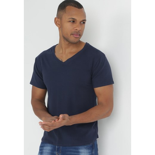 Granatowa Bawełniana Koszulka z Trójkątnym Dekoltem Kiasoni ze sklepu Born2be Odzież w kategorii T-shirty męskie - zdjęcie 153195236