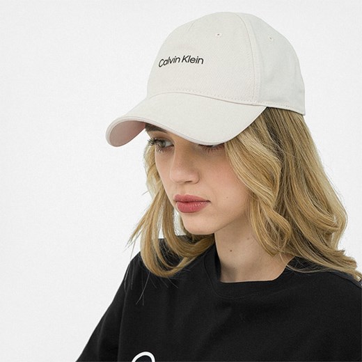 Damska czapka z daszkiem CALVIN KLEIN WOMEN 0000PX0312 - kremowa Calvin Klein One-size Sportstylestory.com