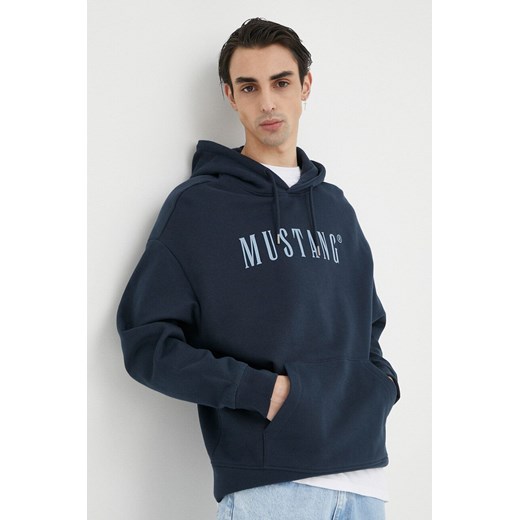 Mustang bluza bawełniana męska kolor granatowy z kapturem z nadrukiem Mustang XL ANSWEAR.com