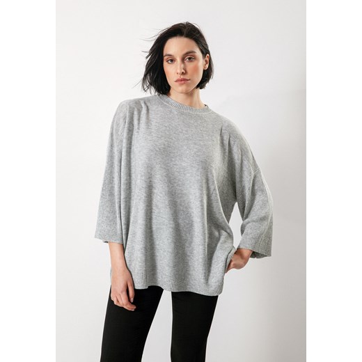 Szary dzianinowy sweter oversize ze sklepu Molton w kategorii Bluzki damskie - zdjęcie 154167397