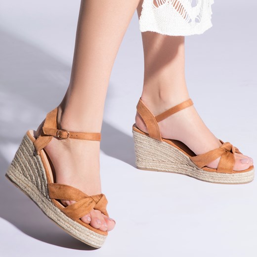 Damskie sandały na koturnie z ozdobnym supełkiem miedziane ze sklepu WITTCHEN w kategorii Sandały damskie - zdjęcie 154173849