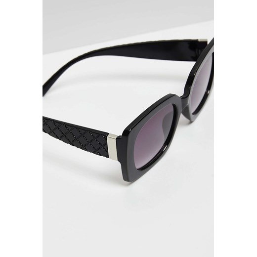 Okulary przeciwsłoneczne z grubymi oprawkami czarne ze sklepu Moodo.pl w kategorii Okulary przeciwsłoneczne damskie - zdjęcie 154365425
