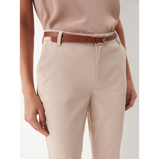 Mohito - Beżowe spodnie chino slim - Beżowy Mohito 34 Mohito