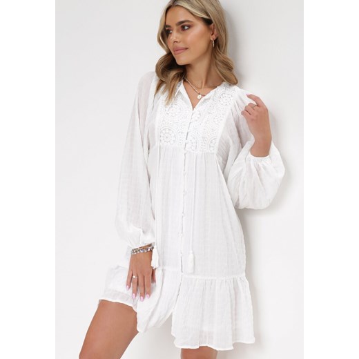Biała Sukienka Mini z Ozdobnym Wiązaniem i Koronką Menet ze sklepu Born2be Odzież w kategorii Sukienki - zdjęcie 154467599