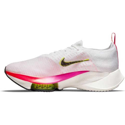 Białe buty sportowe damskie Nike zoom na płaskiej podeszwie 