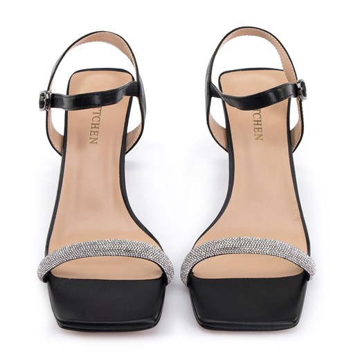 Damskie sandały z błyszczącym paskiem czarno-srebrne ze sklepu WITTCHEN w kategorii Sandały damskie - zdjęcie 155780627