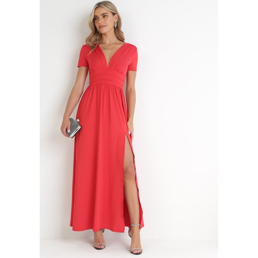 Czerwona Rozkloszowana Sukienka Maxi z Głębokim Dekoltem z Rozcięciem Wyla ze sklepu Born2be Odzież w kategorii Sukienki - zdjęcie 155785555