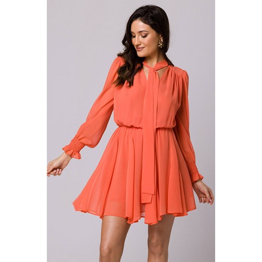 Sukienka Makover z dekoltem v mini z długim rękawem 