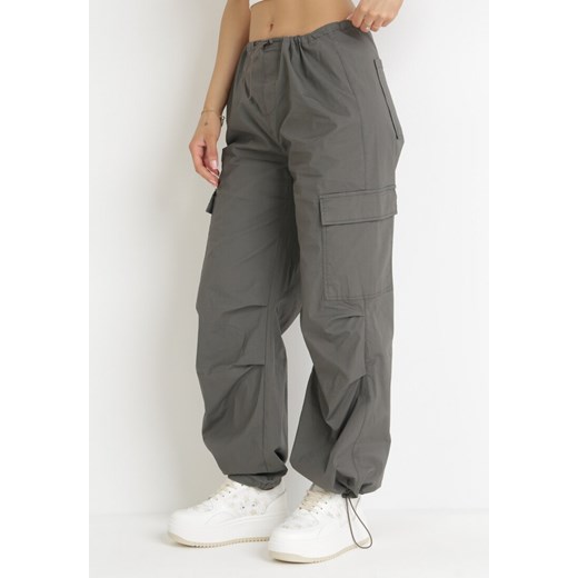 Ciemnoszare Spodnie z Kieszeniami Cargo z Klapami Yalelona ze sklepu Born2be Odzież w kategorii Spodnie damskie - zdjęcie 155831815
