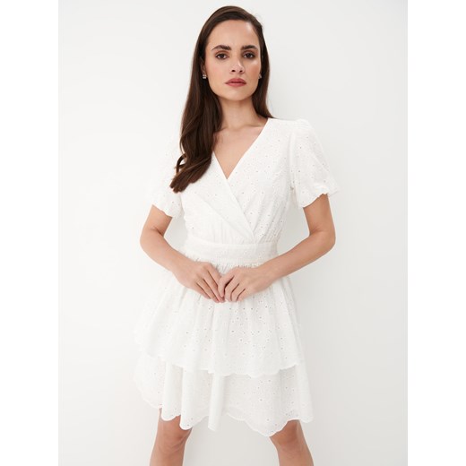 Mohito - Biała sukienka mini z ażurowymi zdobieniami - Biały Mohito 42 Mohito