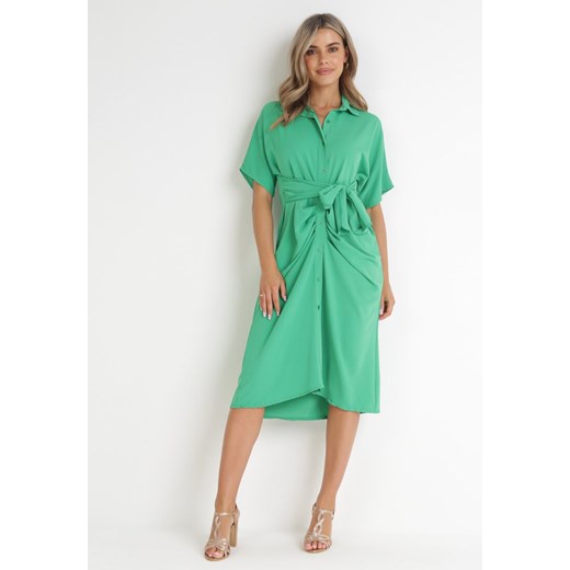 Zielona Koszulowa Sukienka Midi z Ozdobnym Wiązaniem i Marszczeniem Eudolia ze sklepu Born2be Odzież w kategorii Sukienki - zdjęcie 155937869