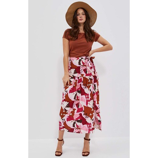 Wzorzysta wiskozowa spódnica z rozcięciem w kolorze różowym 4013, Kolor różowy-wzór, Rozmiar XS, Moodo ze sklepu Primodo w kategorii Spódnice - zdjęcie 155947469