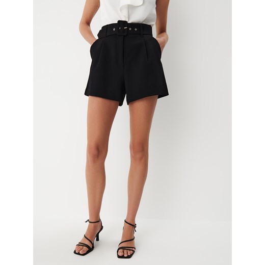 Mohito - Eleganckie szorty z paskiem - Czarny Mohito 40 Mohito