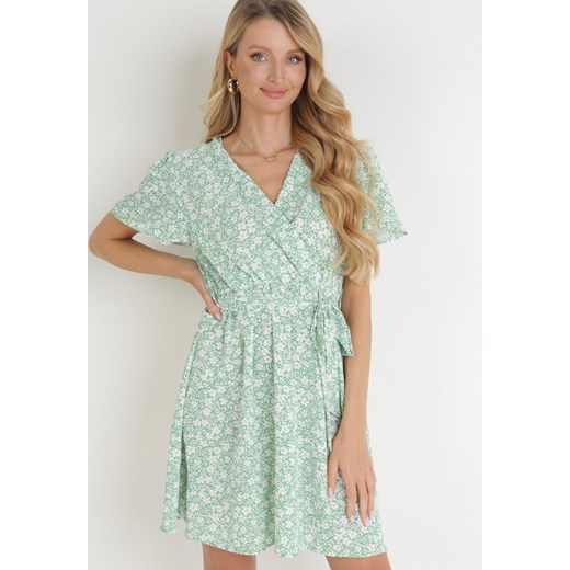 Zielona Sukienka Mini z Gumką i Wiązaniem w Talii Isaderine ze sklepu Born2be Odzież w kategorii Sukienki - zdjęcie 156022976