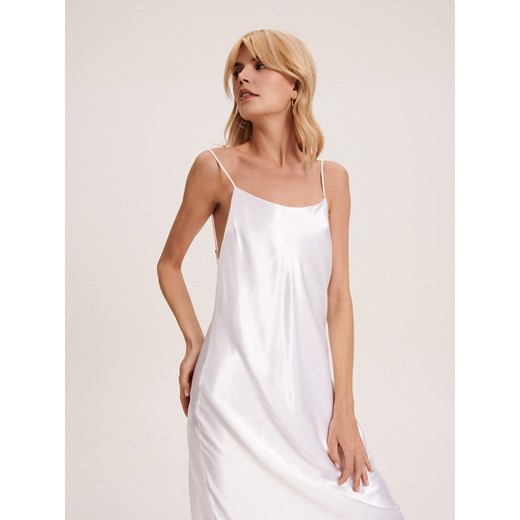 Sukienka Reserved biała na ramiączkach w serek 