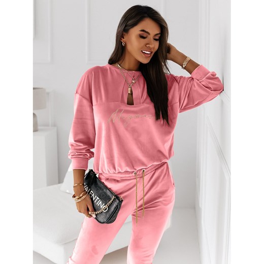 Dres welurowy spodnie + bluza z wycięciem na dekolcie - CINDI - pudrowy róż Magmac s/m promocja magmac.pl
