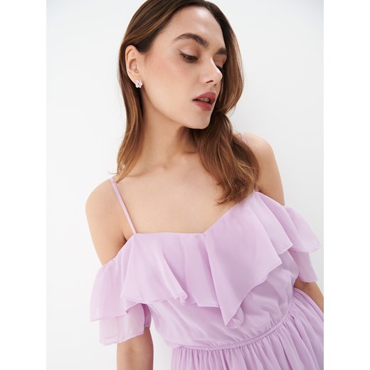 Sukienka Mohito casualowa z dekoltem typu hiszpanka 