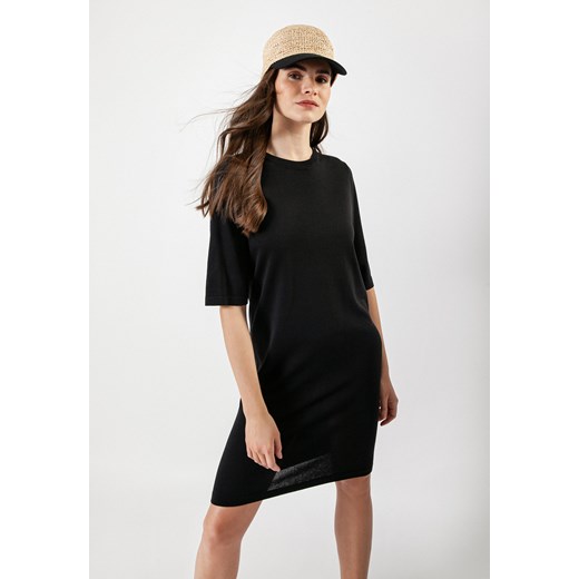 Sukienka dzianinowa w kolorze czarnym ze sklepu Molton w kategorii Sukienki - zdjęcie 156239976