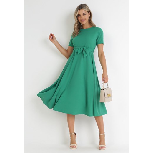 Zielona Rozkloszowana Sukienka Midi z Materiałowym Paskiem Marjoni ze sklepu Born2be Odzież w kategorii Sukienki - zdjęcie 156273187
