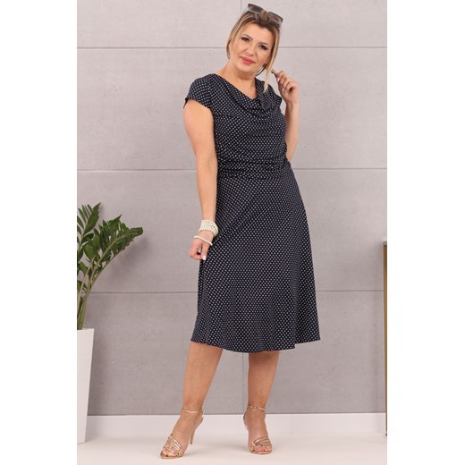 Sukienka elegancka dopasowana marszczona groszki - 52 Femimoda 54 femimoda.pl