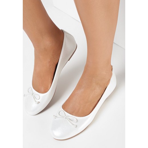 Białe Balerinki Enenor ze sklepu born2be.pl w kategorii Balerinki - zdjęcie 156735006