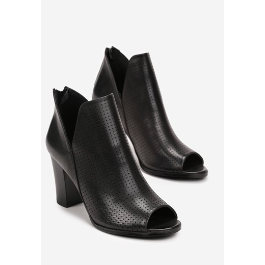 Czarne Botki z Perforacją i Wycięciami na Słupku Eirexis 39 promocyjna cena born2be.pl
