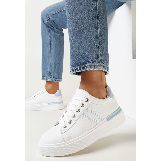Biało-Jasnoniebieskie Sneakersy na Płaskiej Podeszwie z Ozdobnym Przeszyciem 39 wyprzedaż born2be.pl