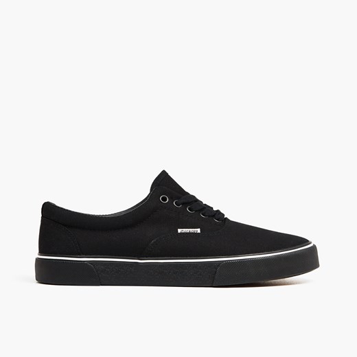 Cropp - Buty sportowe z czarną podeszwą - czarny ze sklepu Cropp w kategorii Trampki męskie - zdjęcie 156855549