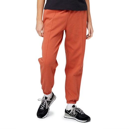 Spodnie New Balance WP23553MHY - brązowe ze sklepu streetstyle24.pl w kategorii Spodnie damskie - zdjęcie 157043505