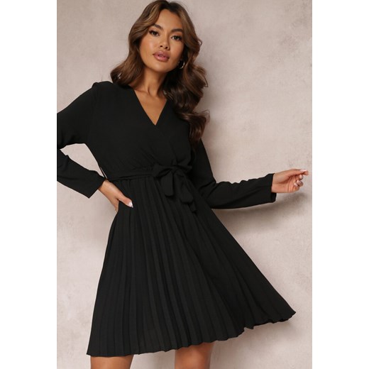 Czarna Sukienka Plisowana z Materiałowym Paskiem Jaresa ze sklepu Renee odzież w kategorii Sukienki - zdjęcie 157097668
