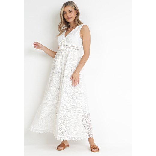 Biała Koronkowa Sukienka Maxi z Głębokim Dekoltem i Ozdobnym Wiązaniem Nohia ze sklepu Born2be Odzież w kategorii Sukienki - zdjęcie 157116005