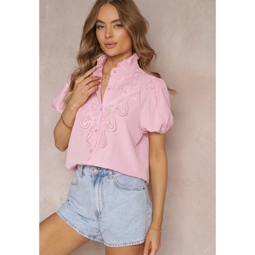 Różowa Koszula z Koronkowymi Wstawkami i Ozdobną Stójką Evanore ze sklepu Renee odzież w kategorii Koszule damskie - zdjęcie 157120059