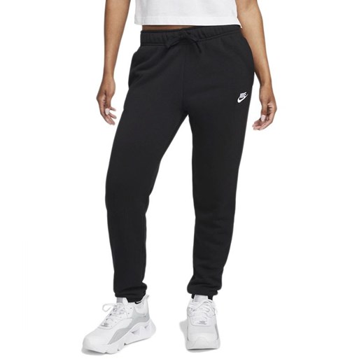 Spodnie Nike Sportswear Club Fleece DQ5191-010 - czarne ze sklepu streetstyle24.pl w kategorii Spodnie damskie - zdjęcie 157136836