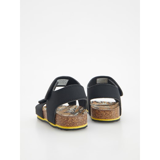 Sandały dziecięce Reserved w zwierzęcy wzór na rzepy 