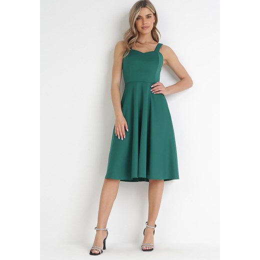 Zielona Rozkloszowana Sukienka Midi na Ramiączkach z Głębokim Dekoltem Maudia ze sklepu Born2be Odzież w kategorii Sukienki - zdjęcie 157230499