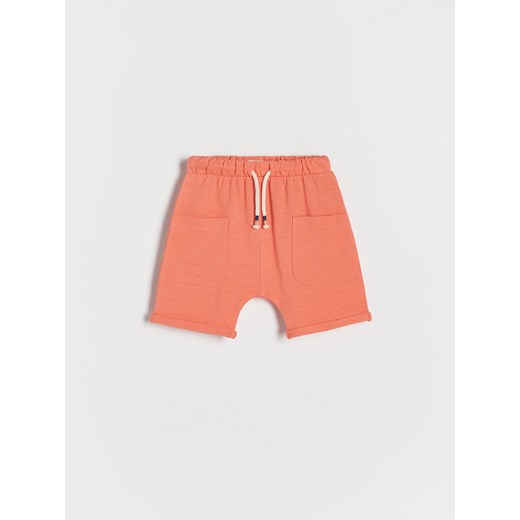 Reserved - Bawełniane szorty z kieszeniami - koralowy ze sklepu Reserved w kategorii Spodenki chłopięce - zdjęcie 157286828