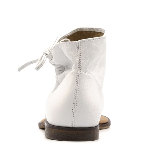 Sandały damskie białe z klamrą na lato casual bez obcasa 