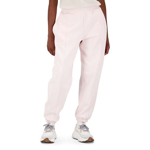 Spodnie New Balance WP23553WAN - różowe ze sklepu streetstyle24.pl w kategorii Spodnie damskie - zdjęcie 157456767