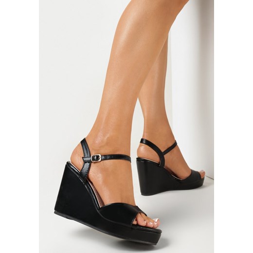 Sandały damskie Born2be na wysokim obcasie na koturnie na lato 