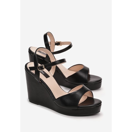 Sandały damskie Born2be czarne na wysokim obcasie na koturnie 