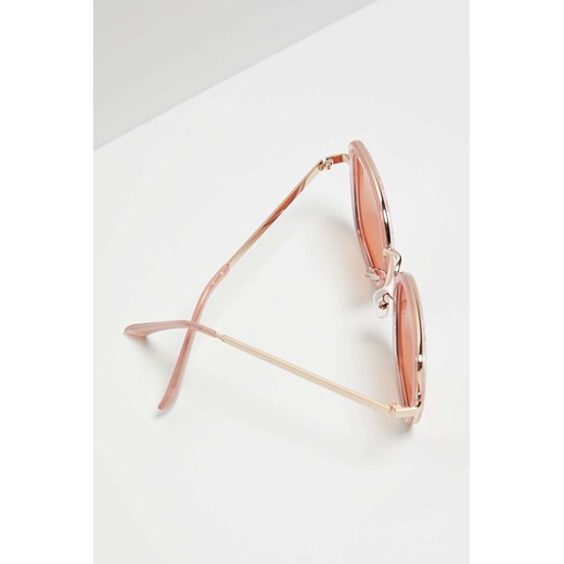 Okulary przeciwsłoneczne ozdobione metalowymi elementami pudrowo-różowe ze sklepu Moodo.pl w kategorii Okulary przeciwsłoneczne damskie - zdjęcie 157493679