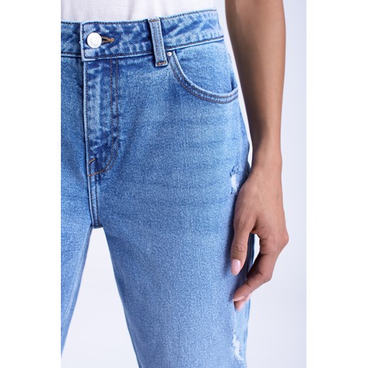 Stylowe jeansy typu boyfriend, efekt przetarcia Greenpoint 42 Greenpoint.pl